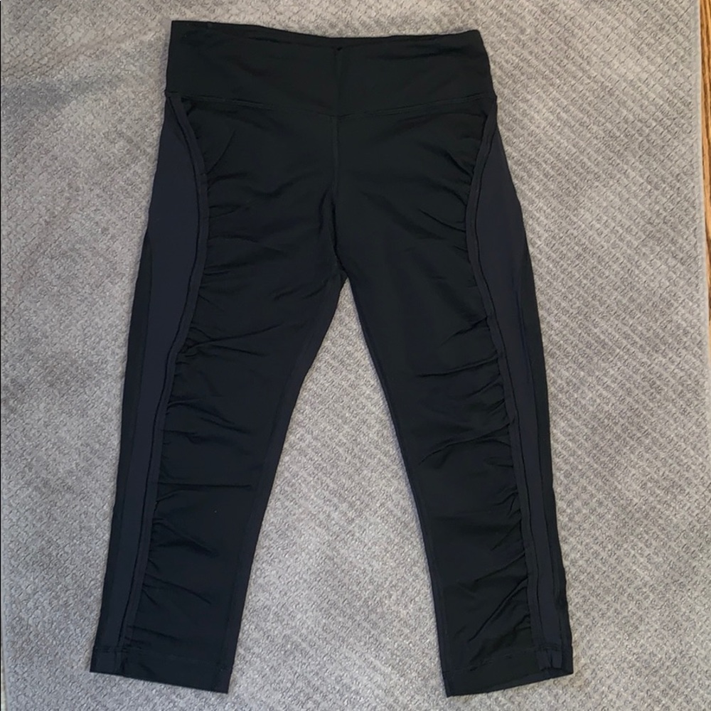 Lululemon Black Cropped Leggings Size 6